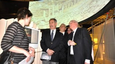 Kültür ve Turizm Bakanı Günay, Brüksel'de Türkiye Tramvayını İnceledi