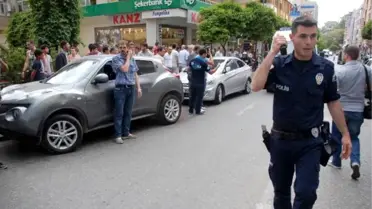Trafikte Yol Vermeme Tartışması Kavgaya Dönüştü: 2 Yaralı