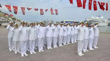 Askeri Gemiler Kuşadası'nda