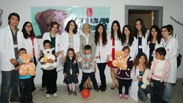 Hacettepe Tıp Fakültesi Öğrencileri Çocuklarla 'Doktorculuk' Oynadı