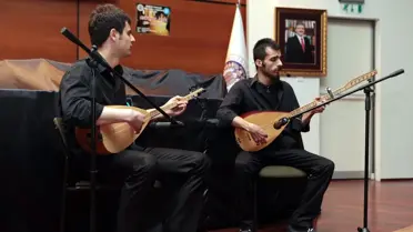 İngiliz Dili ve Edebiyat Bölümü'nden 'Esrar-I Aşk' Şiir Dinletisi