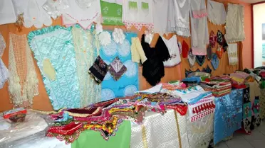 Öğrenci Yurdu Yararına Kermes Düzenlediler