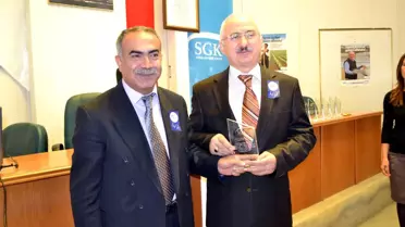 Sosyal Güvenlik Haftası Nedeniyle İşadamlarına Plaket Verildi