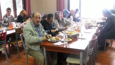 Beydağ Belediyesi'nden Engelli Ailelerine Öğle Yemeği