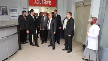 Vali Çakacak Karahallı'da İncelemelerde Bulundu