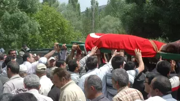 Ağrı'da Öldürülen İmam Defnedildi