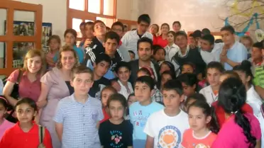Buğra Gülsoy, 'Renkli Ufuklar' Projesi Kapsamında Savurlu Çocuklarla Buluştu