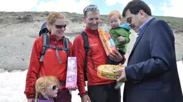 Nemrut'un İlk Ziyaretçileri Hollandalı Turistler Oldu