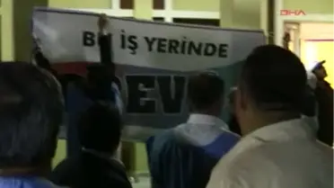 Memurlar Eskişehir Garı'na Grev Pankartını Astı