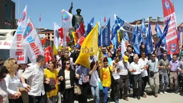 Rize'de Kesk, Türk Kamu-Sen ve Memur-Sen Üyeleri Aynı Alanda Aynı Anda Gösteri Yaptı