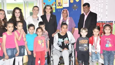 Minik Yürekler Engelli Ablalarına Destek Oldular