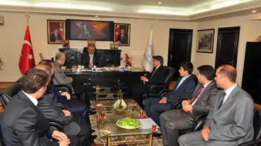 Vali Karaloğlu, Kur'an-I Kerim'i En Güzel Okuyan Öğrenciyi Altınla Ödüllendirdi
