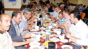Şanlıurfa'da Vanlı Depremzedelere Yardım Edenlere Plaket