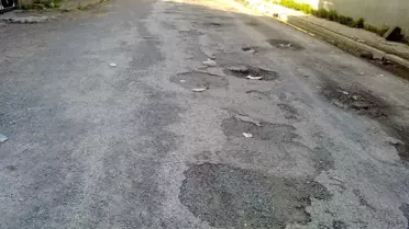 Tatvan'da Yollar Köstebek Yuvasına Döndü