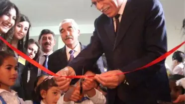 Ana Sınıfı Öğrencileri Sergiyi Unutup Oyuna Daldı