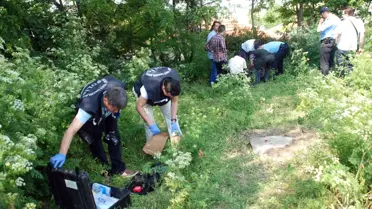 Çocuklar Boş Arsada Ceset Buldu