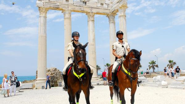 Turistlerin Güvenliğini Atlı Timler Sağlayacak