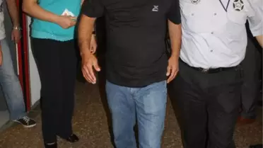 İzmir Büyükşehir Belediye Binasının Penceresinde İntihar Girişimi