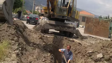 Yağmur Suyu ve Kanalizasyon Hattı Yenilemeleri Devam Ediyor