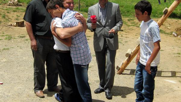 15 Yaşında Babasıyla İlk Kez Kucaklaştı