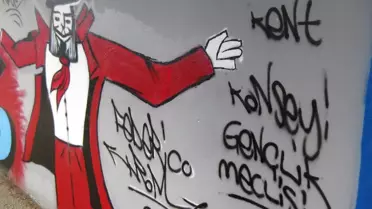 19 Mayıs Boyaları Ödemiş Kız Meslek Lisesi'nin Duvarlarına Ayrı Bir Renk Kattı