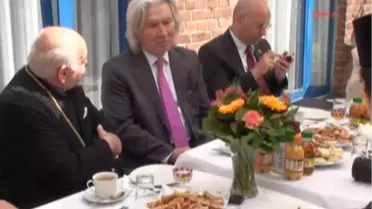 Berlin Büyükelçisi Karslıoğlu, Ermeni Cemaatini Ziyaret Etti