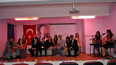 Pazaryeri'nde Öğrenciler Şiirleriyle Mest Etti