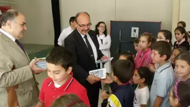 Başkan Uslu'dan Öğrencilere Karne Hediyesi