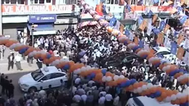 Parti Binası Açılışında İzdiham )