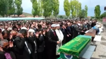 Kaza Kurbanları Defnedildi