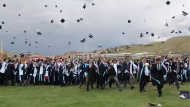 Bayburt Üniversitesi'nde Mezuniyet Coşkusu