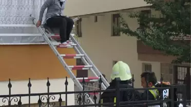 Apartmanda Yangında Mahsur Kalanları İtfaiye Kurtardı