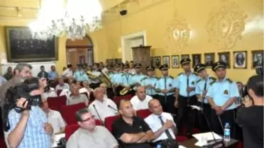 Belediye Meclis Toplantısında Sürpriz Konser
