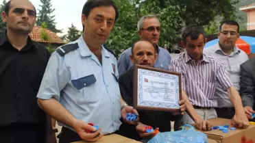 Gardiyanlardan Engellilere Mavi Kapak Desteği