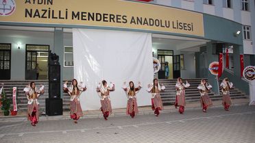 Mezunlar Dilek Tutup Balon Uçurdu