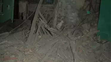 Depremden Sonra Kullanılmayan 2 Katlı Bina Yıkıldı