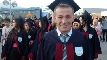 Çocuklarıyla İddiaya Girdi, 52 Yaşında Mezun Oldu