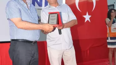 Kep Yerine Pasta Fırlattılar