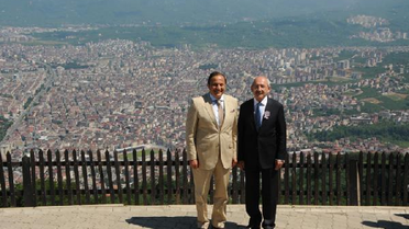 Kılıçdaroğlu, Mhp, Sp ve Has Parti Temsilcilerinin Üyesi Olduğu Dernek Tarafından Çiçekle...