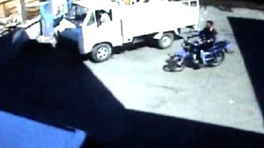 (Özel) Motosikletli Şüphelinin Üzerinden 9 Silah Çıktı