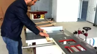 Çocuklar İçin Tahta Oyuncak Yapıyorlar