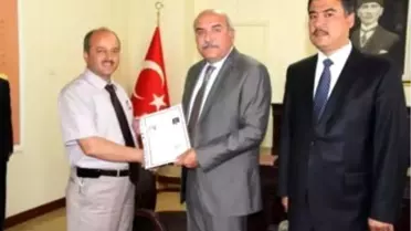 Başarılı Öğretmenleri Vali İpek Tarafından Ödüllendirdi