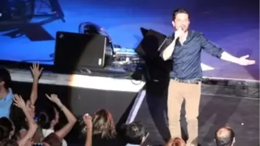 Kenan Doğulu'dan 'Bal Gibi' Açıkhava Konseri