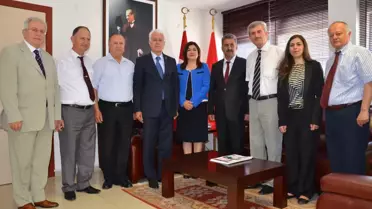 KKTC Çalışma ve Sosyal Güvenlik Bakanı, Emekliler Derneği'ni Ziyaret Etti