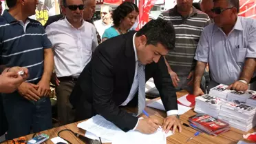 CHP İlçe Örgütü Tutuklu Milletvekilleri İçin İmza Topladı