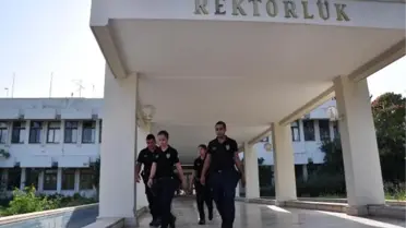 Polisten Çukurova Üniversitesi'ne Operasyon (4)