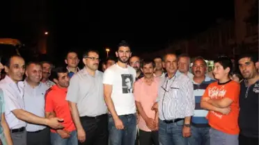 Stuttgart'ın Kaptanı Serdar Taşçı'ya Davullu Karşılama