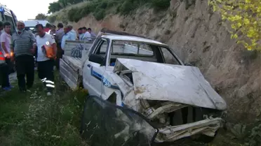 İşçileri Taşıyan Kamyonet Şarampole Yuvarlandı: 8 Yaralı
