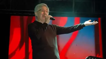 Zülfü Livaneli'nin Sahnede Tansiyonu Düştü