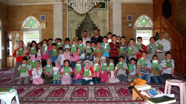 Gül Kitapevinden Yaz Kuran Kursu Öğrencilerine Elifba Cüzü